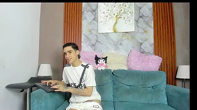 Snapshot of TWINKS_BOYSX chatting on June 3, 2026, 2:33 pm TWINKS BOYSX online show from June 3, 2026, 2:33 pm