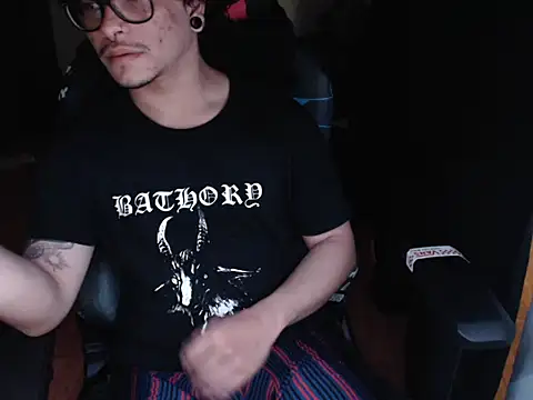 Snapshot of lilgothboy chatting on June 4, 2026, 4:13 pm lilgothboy online show from June 4, 2026, 4:13 pm