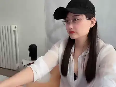 Snapshot of Naomi_Z chatting on May 9, 2026, 10:59 pm Naomi Z online show from May 9, 2026, 10:59 pm