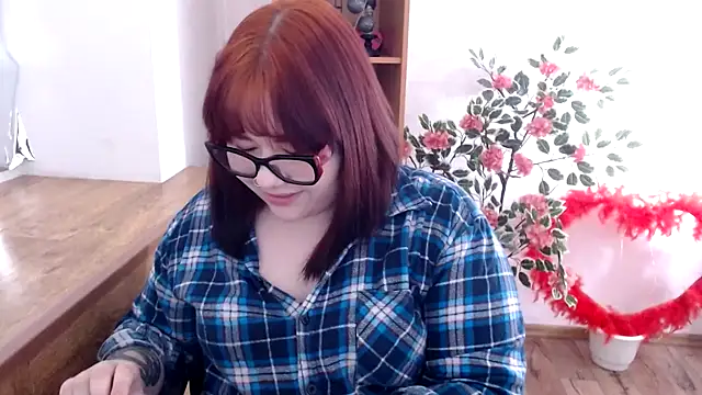 Snapshot of KarolinasHot chatting on June 17, 2026, 5:03 pm KarolinasHot online show from June 17, 2026, 5:03 pm