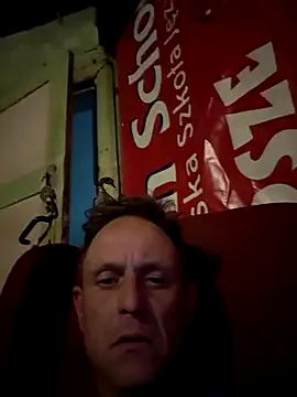 Snapshot of Marcin43w chatting on May 8, 2026, 6:13 pm Marcin43w online show from May 8, 2026, 6:13 pm