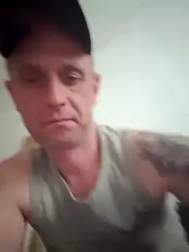 Snapshot of Marcin43w chatting on May 10, 2026, 1:05 pm Marcin43w online show from May 10, 2026, 1:05 pm