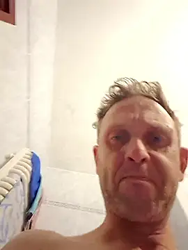 Snapshot of Marcin43w chatting on May 15, 2026, 8:05 pm Marcin43w online show from May 15, 2026, 8:05 pm