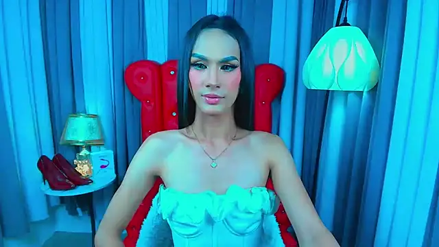 Snapshot of Estella_Hilton chatting on June 1, 2026, 8:16 am Estella Hilton online show from June 1, 2026, 8:16 am