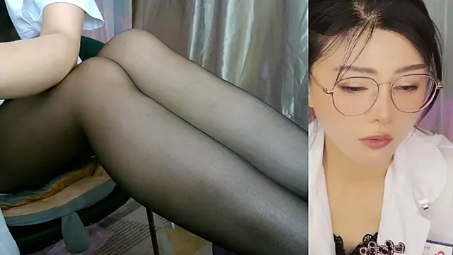 Snapshot of honeypeach666 chatting on May 26, 2026, 2:24 pm honeypeach666 online show from May 26, 2026, 2:24 pm