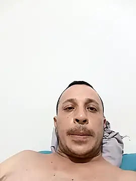 jorgeandru28 online show from May 5, 2026, 6:27 pm