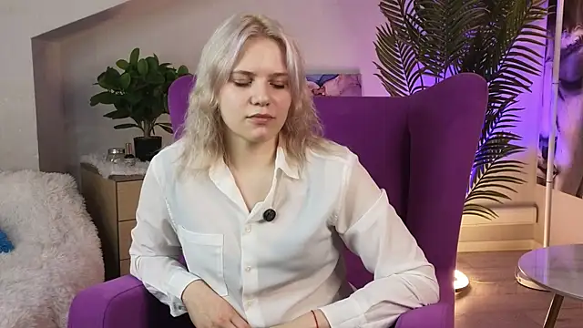 JenGinanni online show from May 6, 2026, 2:11 pm