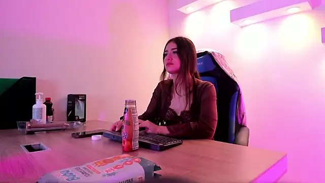 Snapshot of SoftPrincess chatting on June 22, 2026, 4:09 am SoftPrincess online show from June 22, 2026, 4:09 am