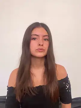 Snapshot of serenaa_velvett chatting on May 23, 2026, 7:18 pm serenaa velvett online show from May 23, 2026, 7:18 pm