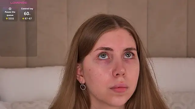 EvaAkiins online show from June 12, 2026, 4:39 pm