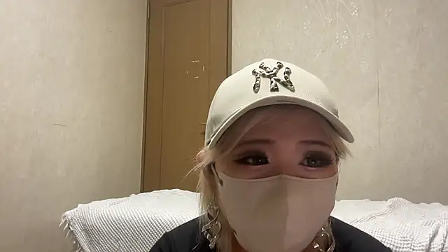 Snapshot of k_0404 chatting on June 24, 2026, 1:54 pm k 0404 online show from June 24, 2026, 1:54 pm