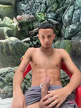 Snapshot of friends_lust_latin chatting on July 28, 2026, 4:39 pm friends lust latin online show from July 28, 2026, 4:39 pm
