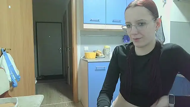 Snapshot of Lucy_Crystal chatting on May 7, 2026, 9:20 pm Lucy Crystal online show from May 7, 2026, 9:20 pm