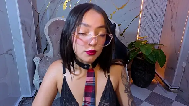Snapshot of Cinnamon_b chatting on May 15, 2026, 8:05 pm Cinnamon b online show from May 15, 2026, 8:05 pm