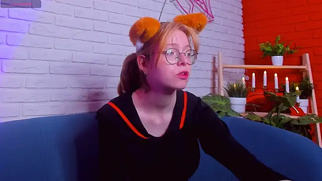 FoxxyyPolly online show from June 13, 2026, 5:49 am