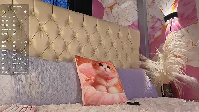 Luna Sissy  online show from May 20, 2026, 8:48 pm