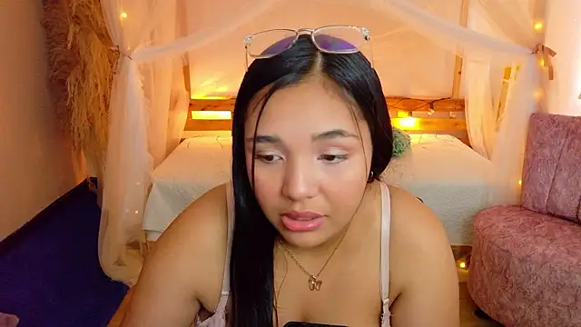 Snapshot of leoneriss chatting on June 9, 2026, 7:47 pm leoneriss online show from June 9, 2026, 7:47 pm