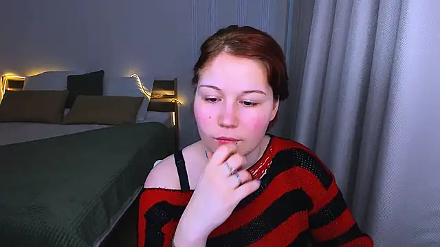 MiaLacrice online show from June 7, 2026, 3:21 am