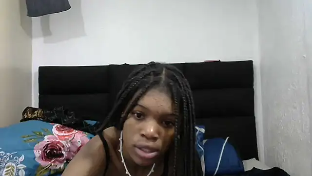 Snapshot of PetiteBarbie_05 chatting on May 29, 2026, 6:22 am PetiteBarbie 05 online show from May 29, 2026, 6:22 am