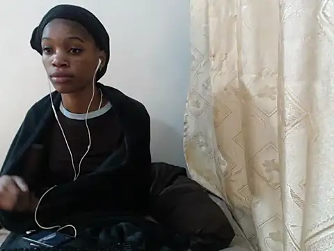 Snapshot of PetiteBarbie_05 chatting on July 4, 2026, 4:57 pm PetiteBarbie 05 online show from July 4, 2026, 4:57 pm