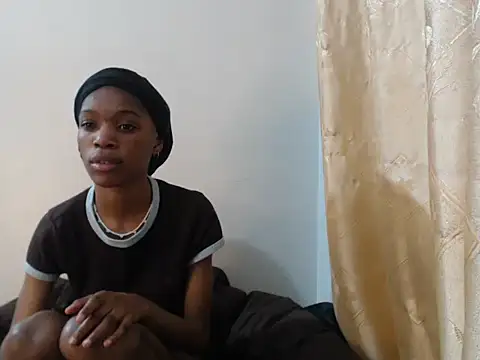 Snapshot of PetiteBarbie_05 chatting on July 6, 2026, 3:03 pm PetiteBarbie 05 online show from July 6, 2026, 3:03 pm