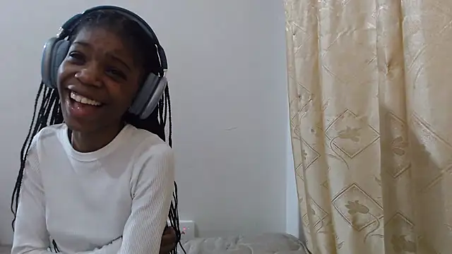 Snapshot of PetiteBarbie_05 chatting on July 16, 2026, 4:51 am PetiteBarbie 05 online show from July 16, 2026, 4:51 am