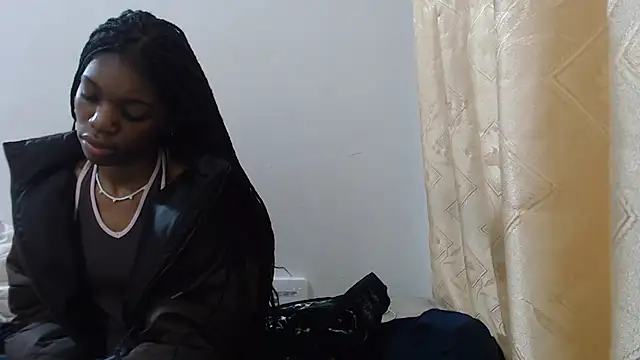 Snapshot of PetiteBarbie_05 chatting on July 27, 2026, 5:58 am PetiteBarbie 05 online show from July 27, 2026, 5:58 am