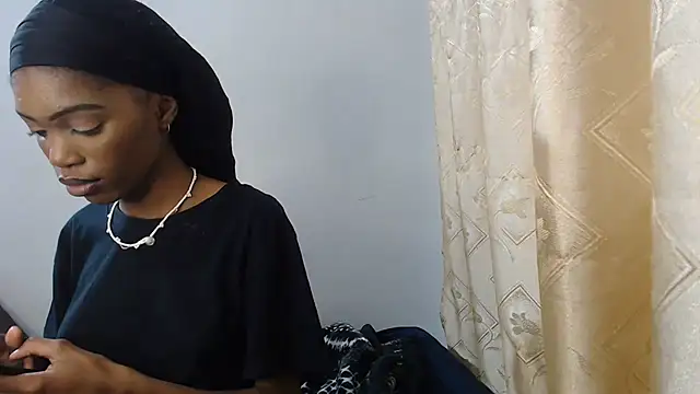 Snapshot of PetiteBarbie_05 chatting on August 1, 2026, 8:08 pm PetiteBarbie 05 online show from August 1, 2026, 8:08 pm