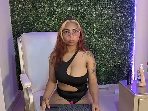 Snapshot of Katy_love222 chatting on May 15, 2026, 4:58 pm Katy love222 online show from May 15, 2026, 4:58 pm