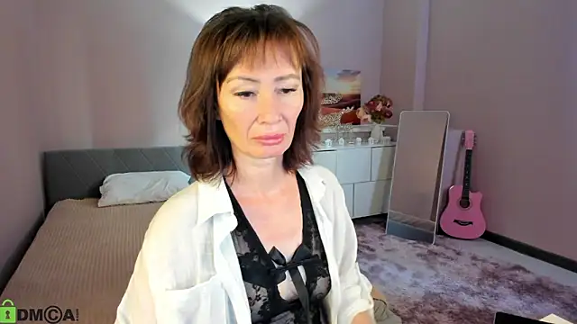 gracekellyyy online show from June 6, 2026, 3:44 am
