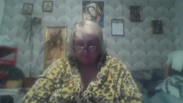 Snapshot of MarinaFarina53 chatting on May 17, 2026, 5:42 pm MarinaFarina53 online show from May 17, 2026, 5:42 pm