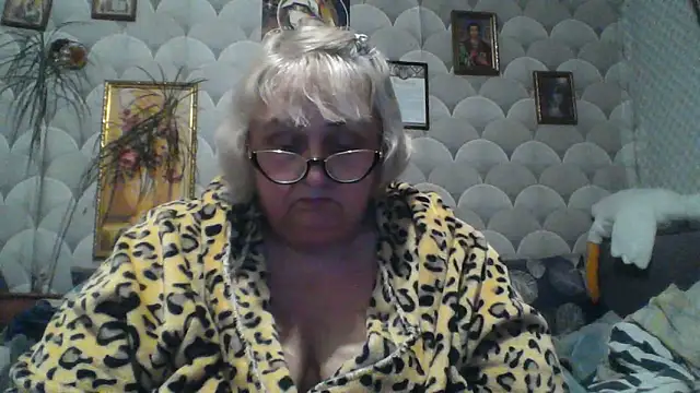Snapshot of MarinaFarina53 chatting on May 20, 2026, 5:41 pm MarinaFarina53 online show from May 20, 2026, 5:41 pm