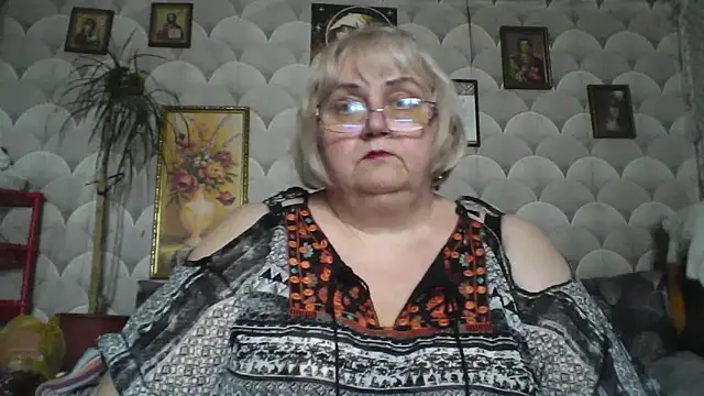 Snapshot of MarinaFarina53 chatting on May 28, 2026, 12:02 pm MarinaFarina53 online show from May 28, 2026, 12:02 pm