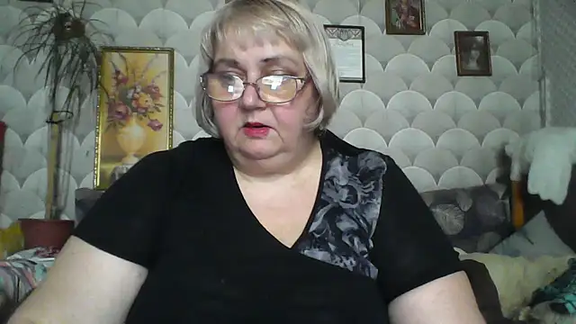 Snapshot of MarinaFarina53 chatting on June 3, 2026, 10:40 am MarinaFarina53 online show from June 3, 2026, 10:40 am