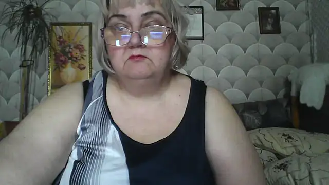 Snapshot of MarinaFarina53 chatting on June 5, 2026, 6:52 am MarinaFarina53 online show from June 5, 2026, 6:52 am