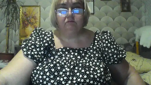 Snapshot of MarinaFarina53 chatting on June 5, 2026, 6:57 pm MarinaFarina53 online show from June 5, 2026, 6:57 pm