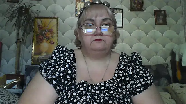 Snapshot of MarinaFarina53 chatting on June 25, 2026, 5:12 am MarinaFarina53 online show from June 25, 2026, 5:12 am