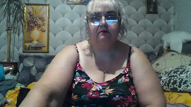 Snapshot of MarinaFarina53 chatting on July 1, 2026, 6:18 pm MarinaFarina53 online show from July 1, 2026, 6:18 pm