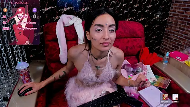 Snapshot of LunaiXMoon_ chatting on May 24, 2026, 12:10 pm LunaiXMoon online show from May 24, 2026, 12:10 pm