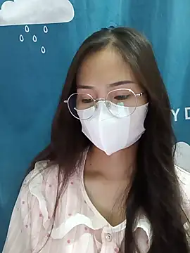 -Hena- online show from June 26, 2026, 3:27 pm