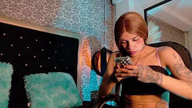 KarolFoxxi   online show from June 5, 2026, 9:09 pm