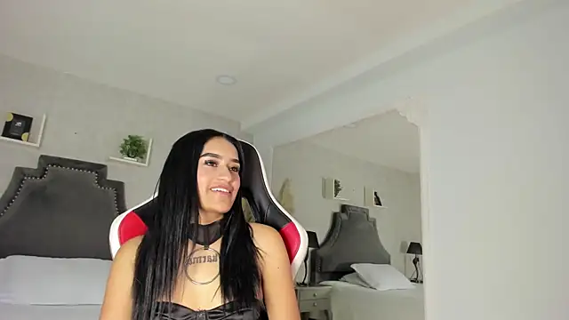 KourtneyAndrews online show from June 24, 2026, 10:20 pm