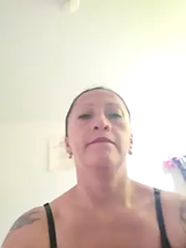 Snapshot of Vely_ chatting on June 17, 2026, 8:21 pm Vely online show from June 17, 2026, 8:21 pm