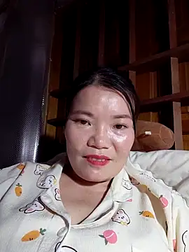 Snapshot of -Trici- chatting on June 4, 2026, 3:29 pm -Trici- online show from June 4, 2026, 3:29 pm