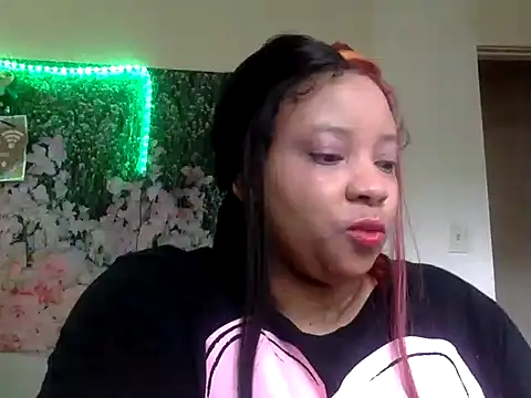 Snapshot of Fetiishjoiqueen chatting on June 1, 2026, 6:20 pm Fetiishjoiqueen online show from June 1, 2026, 6:20 pm