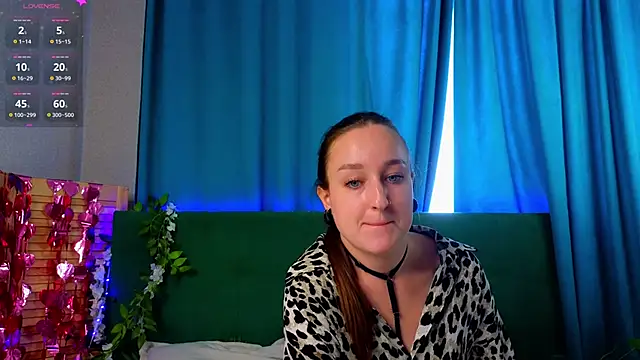 Snapshot of SandraWarren chatting on June 3, 2026, 8:28 am SandraWarren online show from June 3, 2026, 8:28 am