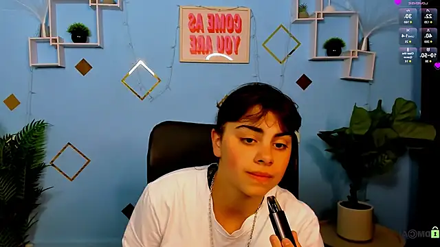 Snapshot of shadow_kiss_ chatting on June 30, 2026, 7:15 pm shadow kiss online show from June 30, 2026, 7:15 pm