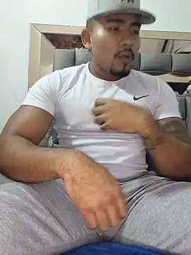 Snapshot of AndrssGold chatting on July 7, 2026, 8:18 am AndrssGold online show from July 7, 2026, 8:18 am