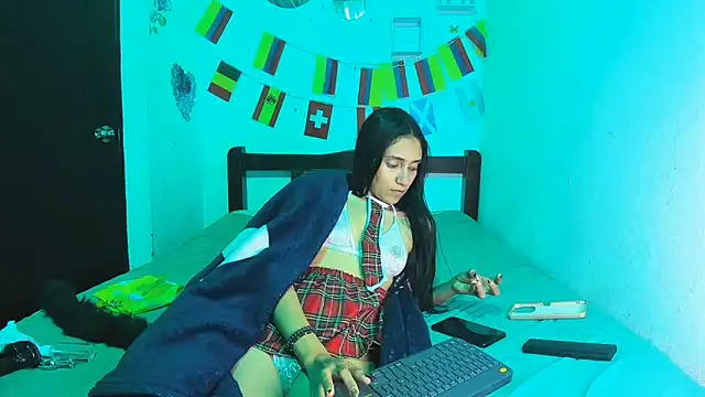 Snapshot of Violet_glow chatting on June 27, 2026, 11:43 pm Violet glow online show from June 27, 2026, 11:43 pm