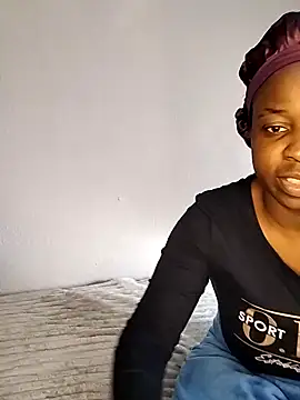 Snapshot of JuicyHoney_01 chatting on June 6, 2026, 6:18 am JuicyHoney 01 online show from June 6, 2026, 6:18 am